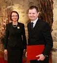 Mirjana Koren, direktorica Pokrajinskega muzeja Maribor, in mag. Igor Marinič, namestnik direktorja Pošte Slovenije