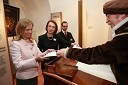 Katarina Kresal, ministrica za notranje zadeve, Mirjana Koren, direktorica Pokrajinskega muzeja Maribor, Matija Sevšek, svetovalec na Ministrstvu za notranje zadeve, in Bojan Nedok, Pokrajinskega muzeja Maribor, kaligraf