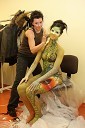 Andreja Flis, mojstrica poslikave teles - body paintinga in Tina Rep, bodypaint model