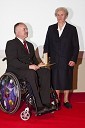 Dane Kastelic, predsednik Zveze paraplegikov Slovenije in Ema Gašperut, prejemnica Zlate plakete