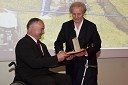 Dane Kastelic, predsednik Zveze paraplegikov Slovenije in Ema Gašperut, prejemnica Zlate plakete