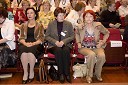 Prof. Marjetka Uršič Vrščaj, dr. med., Marija Kristl, prostovoljka programa organizirane samopomoči bolnikov z rakom Pot k okrevanju in Mojca Senčar, dr. med., Slovenka leta 2005 ter predsednica Slovenskega združenja za boj proti raku dojk Europa Donna