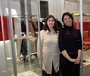 Nataša Grandovec, diplomirana oblikovalka nakita in Tanja Zorn Grželj, diplomirana oblikovalka tekstilij in oblačil