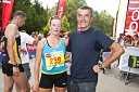 Neža Mravlje, drugouvrščena v teku na 21 km in njen oče, Dušan Mravlje, ultramaratonec