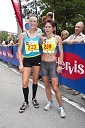 Neža Mravlje, drugouvrščena v teku na 21 km in zmagovalka teka na 21 km, Valerija Mrak