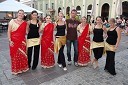 Predstavitev plesnih skupin z odra Hiše Zahir