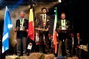 Andrew B. Mitchell Snr, škotski orač, Roel Cuyvers, belgijski orač, skupni zmagovalec v kategoriji obračalni plug in Liam O'Driscoll, irski orač