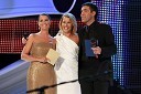 Bernarda Žarn, povezovalka prireditve, Anika Horvat, pevka in zmagovalka Slovenske popevke 2009 in Mario Galunič, povezovalec prireditve