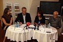 Katarina Petrovič, moderatorka novinarske konference, Milan Razdevšek, direktor Zavoda za turizem Maribor, Andreja Kračun, predsednica dobrodelnega združenja Koraki za korakce in Milan Lorenci, odgovoren za tehnično izvedbo pohoda Koraki za korakce