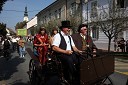 Valentina Houbar, prekmurska vinska kraljica in Nataša Bukovec, prva slovenska medena kraljica