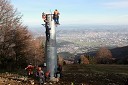 Helikoptersko postavljanje stebrov nove Pohorske vzpenjače