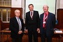 Dr. Johannes Ludewig, predsednik CER - Skupnost evropskih železnic, prof. dr. Drago Sever in Michael Robson, EIM- Evropsko združenje upravljavcev železniške infrastrukture   
 
