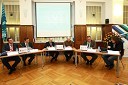 Prof. dr. Tomislav J. Mlinarić, Fakulteta prometnih znanosti Zagreb, dr. Andrej Godec, Direkcija RS za investicije v javno železniško infrastrukturo, Marjan Zaletelj, direktor infrastrukture, Slovenske železnice in Maks Tajnikar, dekan Ekonomske fakultete Univerze v Ljubljani in ...
  
