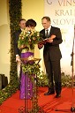 Karolina Kobal, Vinska kraljica Slovenije 2009 in Janez Erjavec, direktor Pomurskega sejma