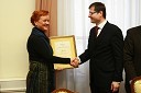 Vilma Kersnik, direktorica Kriznega centra za ženske in otroke in mag. Igor Marinič, namestnik direktorja Pošte Slovenije
 
