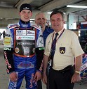 Matej Žagar, spidvejist, njegov oče Franci (v ozadju) in Janez Tomažič, predsednik speedway sekcije pri klubu AMTK Ljubljana