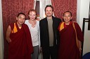 Tibetanska meniha, mag. Eva Škobalj, koordinatorka iniciativnega odbora ter predstavnica Prve gimnazije Maribor in Društva za boljši svet in doc. dr. Dragan Potočnik, koordinator spremljevalnih prireditev »Daj mi mir«