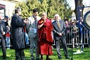 Prof. dr. Ivan Rozman, rektor Univerze v Mariboru, prof. dr. Dejan Dinevski, predstavnik Univerze v Mariboru in Društva Joga v vsakdanjem življenju Maribor, Njegova svetost, XIV. Dalajlama in Franc Kangler, župan Mestne občine Maribor