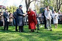 Prof. dr. Ivan Rozman, rektor Univerze v Mariboru, Njegova svetost, XIV. Dalajlama in prof. dr. Dejan Dinevski, predstavnik Univerze v Mariboru in Društva Joga v vsakdanjem življenju Maribor