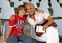 Pevka Alenka Godec in njen sin Luka