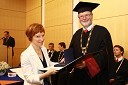 Hedvika Dobaj, dobitnica Srebrnega ključa UM za leto 2009 in prof. dr. Ivan Rozman, rektor Univerze v Mariboru