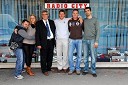 Dejan Vedlin, moderator Radia City, Eva Vilčnik, asistentka jutranjega programa Radia City, Marjan Pivec, direktor podjetja Keor d.o.o., Mario Štefok, finalist Keorjevega izziva - Staro za novo, Robert Knep, zmagovalec Keorjevega izziva - Staro za novo in Bor Greiner, odgovorni urednik Radia City
	
	