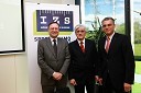 Mag. Vekoslav Korošec, direktor Združenja za inženiring na Gospodarski zbornici Slovenije (GZS), dr. Roko Žarnić, minister za okolje in prostor ter Črtomir Remec, predsednik Inženirske zbornice Slovenije (IZS)