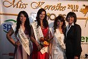 Sandra Adam, prva spremljevalka Miss Koroške 2010, Sandra Skutnik, Miss Koroške 2010, Tanja Volič, druga spremljevalka Miss Koroške 2010 in Miljana Hofbauer, lastnica salona Estetiq Hofbauer