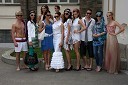 Trent Whidon, Nastja Slaviček, Tina Gaber, Miss Hawaiian Tropic 2008, Maja Pšajt, Sandra Skutnik, Klavdija Jelenko, Denis Malačič, Nives Brauner, Nina Kohne, manekena in manekenke, zadaj: Anamarija Avbelj, Miss Universe Slovenije 2008 ter Aida Muratovič, 1. spremljevalka Miss Universe 2009 in manekenka