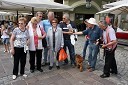 Zadaj: Jože Kobler, pevec, Drago Sodja - Čupi, glasbenik in glavni organizator, Jože Pogačnik, režiser in njegova hči, spredaj: ..., ..., ..., ... in Smiljan Pušenjak, fotografska legenda