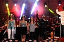 Orkester Slovenske filharmonije, Monika Sramlova, Nikoleta Spalasova in Teresa Halova, pevke ter Tony Cetinski, hrvaški pevec