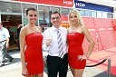 Mirela Korač, Petrol bejba in Miss Universe Slovenije 2009, Katarina Jurkovič, Petrol bejba ter Roman Dobnikar, član uprave družbe Petrol za prodajo in marketing