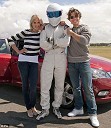V vsako izmed oddaj Top Gear pride katera izmed slavnih osebnosti, tako sta nedavno gostovala Cameron Diaz in Tom Cruise. The Stig ima nalogo, da jih čimbolje poduči o veščinah dirkaške vožnje.