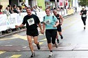 Davorin Petrovič, maratonec (308) in Melita Petrovič, maratonka (309) ter Andrej Merčnik, maratonec (518)