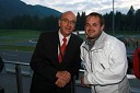 Heinz Slesak, generalni direktor Porsche Slovenija d.o.o. in Peter Podlunšek, akrobatski pilot