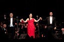 José Carreras,tenorist, Celina Byrne, operna pevka in David Giménez, dirigent