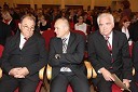 Stanislav Brglez, prejemnik zlatega grba mesta Maribor, Franc Kangler, župan Mestne občine Maribor in Karl Midlil, predsednik Komisije mestnega sveta Mestne občine Maribor za priznanje in nagrade