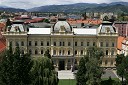 Pogled na Maribor iz zvonika Stolne cerkve. Rektorat Univerze v Mariboru, Slomškov trg