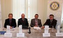 Dr. Davorin Kračun, predsednik Rotary kluba Maribor, Edi Stropnik, asistent guvernerja, Tone Simonič, tajnik Rotary kluba Maribor ter dr. Borut Holcman, tajnik fundacije Leona Štuklja