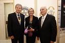 	Dr. Davorin Kračun, predsednik Rotary kluba Maribor, Barbara Kamler Wild, guvernerka distrikta 1910 ter Stanko Ojnik, bodoči guverner rotary Slovenija