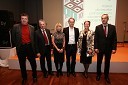 Dr. Andraž Legat, direktor Zavoda za gradbeništvo, mag. Uroš Mikoš, direktor družbe IBE, Barbra Jermann, povezovalka dogodka, Anjo Žigon, direktor projektivnega podjetja Elea IC, Meta Zajc Pogorelčnik, direktorica podjetja Stavbar IGM in Mirt Martelanc, predsednik komisije IZS za dobro prakso