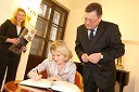 Tanja Babnik, učiteljica razrednega pouka na URI Soča ter nominiranka za Slovenko leta 2010 in Zoran Janković, župan Mestne občine Ljubljana