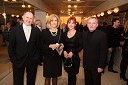 Boris Kac, odvetnik, njegova soproga doc. dr. Majda Pajnkihar, Miša Vugrinec, urednica Večerove priloge Bonbon in Boris Vugrinec, fotoreporter časnika Večer