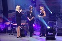 Nana Zeneli, voditeljica programa, Sandra Auer, pevka in Ines Juranovič, playboyeva zajčica