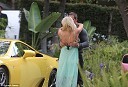 Paris Hilton - razvajena bogata dedinja in njen fant Cy Waits pri primopredaji rojstnodnevnega darila Lexus LF-A