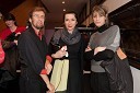 Roman Uranjek, slikar, Zdenka Badovinac, direktorica Moderne galerije in Ana Janevski kuratorica v Moderni galeriji