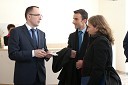 Boštjan Bratuš, podpredsednik poslovodnega odbora Hidrie, 	Alberic Chopelin, generalni direktor Peugeot Slovenija d.o.o. in 	Alenka Nedelko, odnosi z javnostmi Peugeot Slovenija d.o.o.