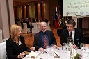 Mag. Ajša Vodnik, izvršna direktorica Ameriške gospodarske zbornice (AmCham), Joseph A. Mussomeli, veleposlanik ZDA v Sloveniji in Matjaž Rakovec, predsednik uprave zavarovalnice Triglav