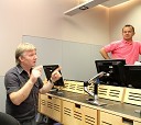 Valter Podgornik, vodja tehnične ekipe TV Koper in Dean Jelačin, novinar TV Koper