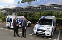 Ford Transit Connect electric in Jörn Hansen, vodja projekta E-Mobility pri podjetju RheinEnergie in Roland Krüger, vodja projekta colognE-mobil pri Fordu Evropa.